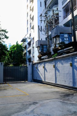 Tayland 'ın Bangkok şehrinin manzarası. Bangkok 'ta sokak manzarası. Şehir manzarası ve seyahat kavramı.