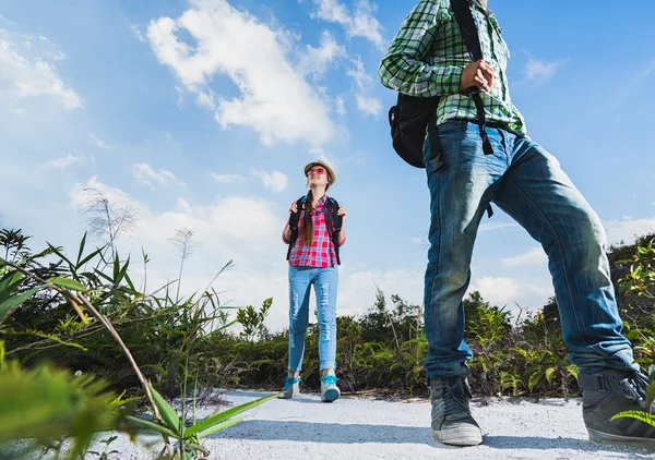 Voyageurs en montagne — Photo