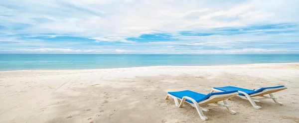 Krzesła na plaży — Zdjęcie stockowe