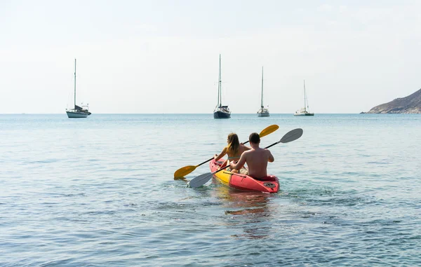 Pareja en kayak — Foto de Stock