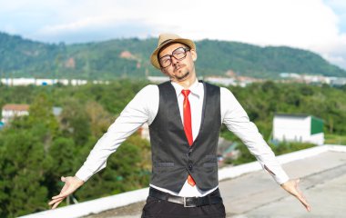 Adam göstermek 