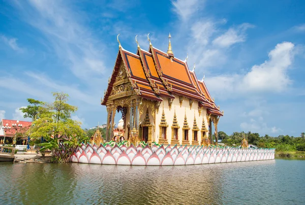 Buddhist pagoda on Samui island. — Stock Photo, Image