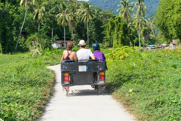 Tuk Tuk en la isla de Tailandia  . — Foto de Stock