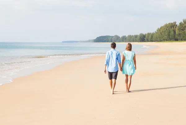 Couple on the beach — Stock Photo, Image