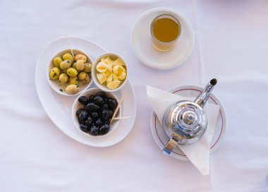 çay zeytin ile