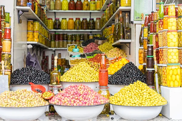 Aceitunas y alimentos embotellados — Foto de Stock