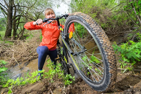 Woman with bike — Stock Photo, Image