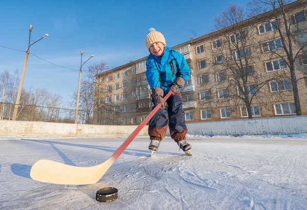 Young smiling boy playing ice hockey — Stock Photo, Image