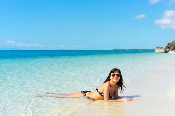 Woman on beach — Stock Photo, Image