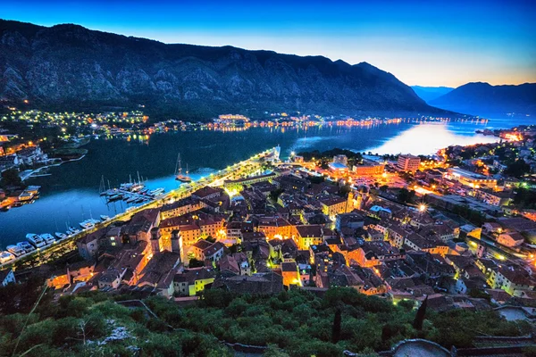 Fjärden av Kotor natt panorama — Stockfoto