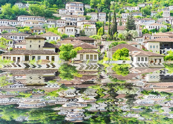 BERAT: Traditional architecture in the old town. — Stock Photo, Image