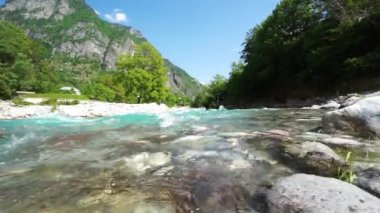 Arnavutluk'ta hızlı Nehri