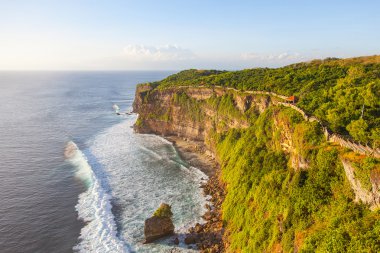 Uluwatu cliff görünümünü 