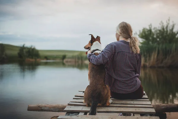 Couple Sitting Woman Dog Smooth Collie Lake — Stock Photo, Image