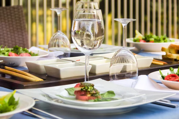 Restoranda servis masası