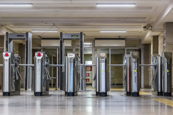 Tornelli nella stazione della metropolitana di Kazan — Foto Stock