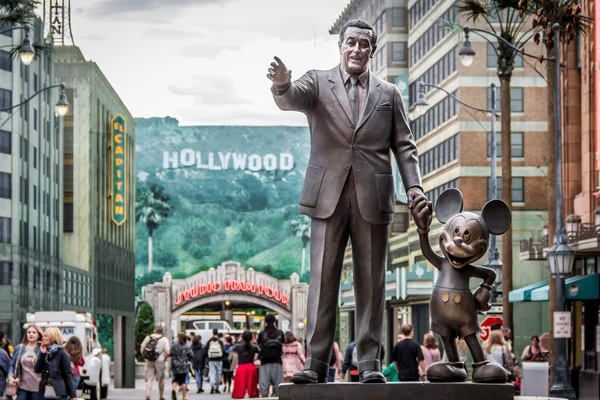 Walt Disney ve Mickey Hollywood