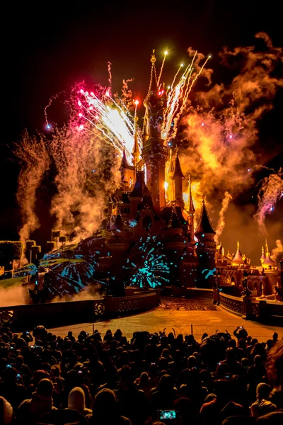 Fogos de artifício à noite Disney show — Fotografia de Stock