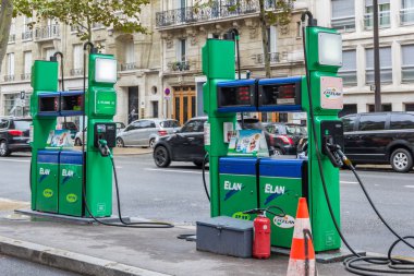 Benzin istasyonu, Paris'in merkezine