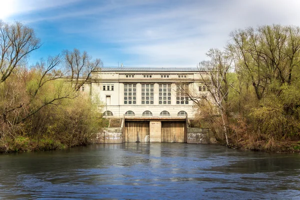 Ürpertici hidro elektrik santrali Moskova Nehri üzerinde