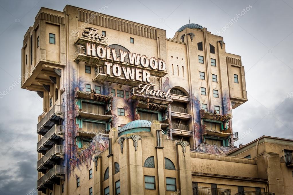 タワー ・ オブ ・ テラーのアトラクションの建物 \u2014 ストック写真