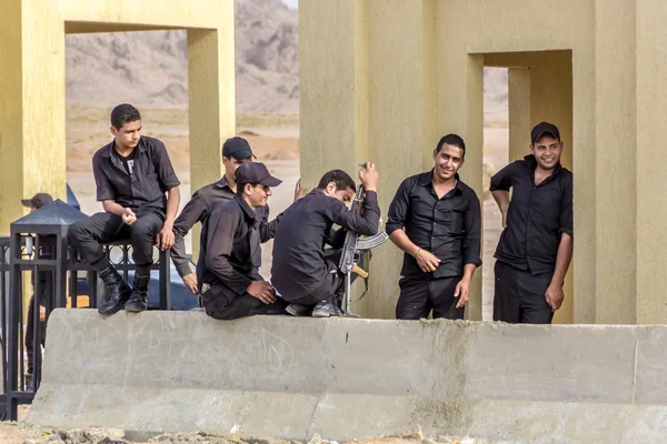 Mısır hükümeti askeri polis kontrol noktalarından birinde