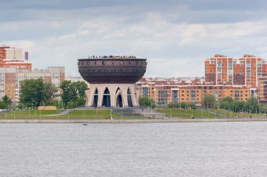 Kazan'ın aile merkezi gibi pişirme bir pot ve şehir manzara seyir