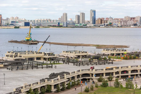 Río, muelle y paisaje de la ciudad de Kazán — Foto de Stock