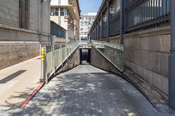 The entrance to the underground parking in the alley of the city — Stock Photo, Image