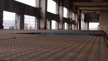 eski, terk edilmiş bir fabrika