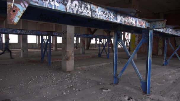 Un vieux bâtiment abandonné — Video