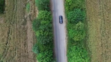 arabalar ülke road, Beyaz Rusya, yaz üzerinde uçmak 