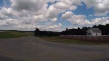 Yaz aylarında tipik bir Belarus Köyü