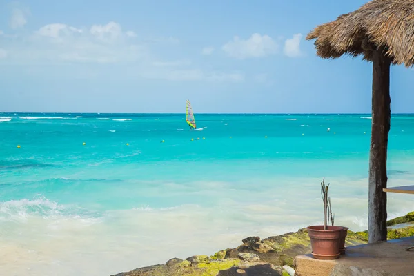 Velero en el Mar Caribe, Riviera Maya, Isla Mujeres, México, Cancún — Foto de Stock