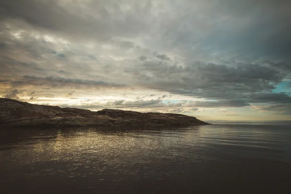 Sonnenuntergang über weißem Meer — Stockfoto