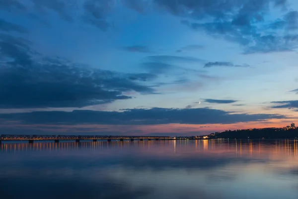 Puesta de sol sobre el río en Rusia — Foto de Stock