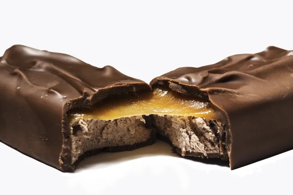 Närbild av chokladkaka isolerad på vitt — Stockfoto