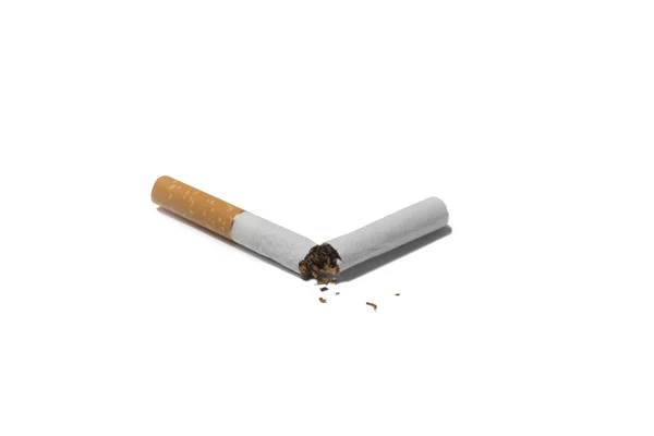 Sigaretta rotta isolata su sfondo bianco — Foto Stock