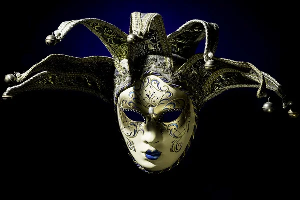 Wenecki z pamiątkami maskę na czarno — Zdjęcie stockowe