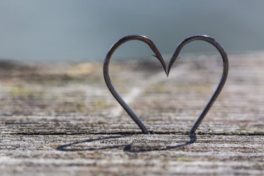 Kalp şekli iki balık kanca ile yapılır