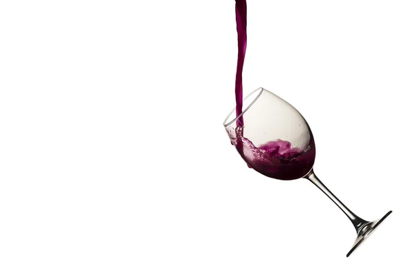 Rotwein im Weinglas auf weißem Isolierglas — Stockfoto