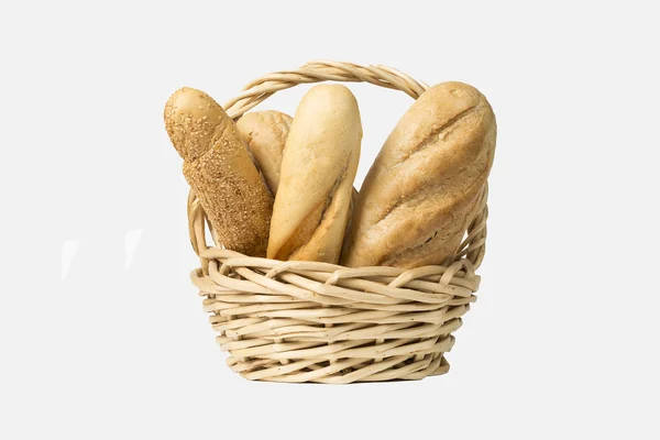 Composição com pão em cesta de vime isolado em branco — Fotografia de Stock