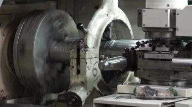 Torna üzerinde metal işleme