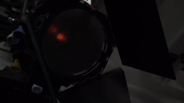 Studio frenela bir lens ile bir projektör
