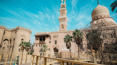 Tarihi Sultan Hasan Camii ve Kahire 'deki El Rifa Camii Mimarisi