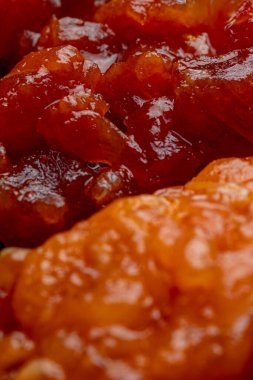 Beyaz arka planda kırmızı balıklı Nigiri menü için izole edildi