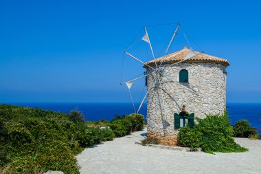 Zakynthos Adası üzerinde yel değirmeni