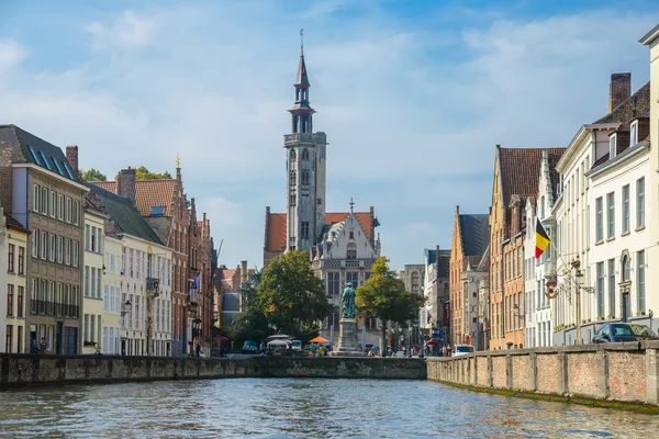 Praça Jan van Eyckplein em Bruges — Fotografia de Stock