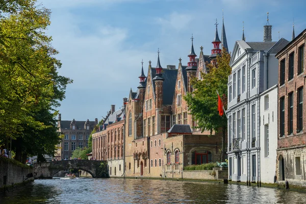 Casas de comércio em Bruges, Bélgica — Fotografia de Stock