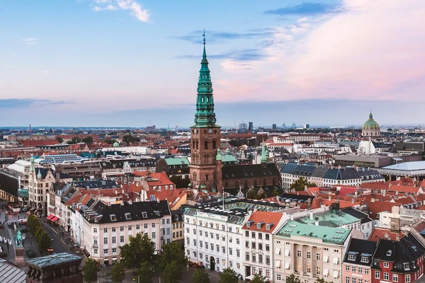 Panoramautsikt över kvällen Copenhagen tak — Stockfoto